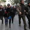 Cảnh sát Thổ Nhĩ Kỳ tham gia chiến dịch truy quét các đối tượng tình nghi khủng bố, tại Ankara. (Nguồn: AFP/TTXVN)