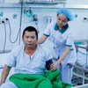 Bệnh nhân Hùng trong quá trình được điều trị và chăm sóc tại Bệnh viện Hoàn Mỹ. (Ảnh: Trần Lâm/Vietnam+)