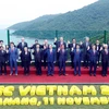 Chủ tịch nước Trần Đại Quang và các Trưởng đoàn dự Hội nghị các Nhà lãnh đạo Kinh tế APEC lần thứ 25 chụp ảnh chung. (Ảnh: TTXVN)