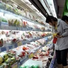 Người tiêu dùng mua sắm tại hệ thống siêu thị Saigon Co.op. (Ảnh: Thanh Vũ/TTXVN)