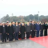 Lãnh đạo Đảng, Nhà nước đặt vòng hoa và vào Lăng viếng Chủ tịch Hồ Chí Minh. (Nguồn: TTXVN)