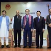 Chủ tịch nước Trần Đại Quang với các học giả Ấn Độ tại buổi gặp. (Ảnh: Nhan Sáng/TTXVN)