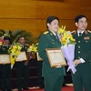 Khen thưởng các nhà giáo quân đội đạt chuẩn giáo sư, phó giáo sư