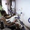 Bệnh nhân được chữa trị với hệ thống máy móc hiện đại tại một trung tâm y tế ở La Habana, Cuba. (Nguồn: AFP/TTXVN)