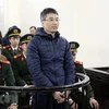 Bị cáo Giang Kim Đạt, nguyên quyền Trưởng phòng kinh doanh Vinashinlines đứng trước vành móng ngựa trong phiên tòa sơ thẩm hồi tháng 1. (Ảnh: Doãn Tấn/TTXVN)