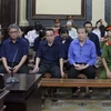 Các bị cáo tại phiên tòa ngày 16/5. (Ảnh: Thành Chung/TTXVN)