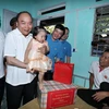 Thủ tướng về Hà Nam thăm một khu nhà trọ của công nhân