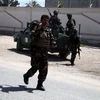 Lực lượng an ninh Afghanistan được triển khai tới hiện trường vụ tấn công ở Jalalabad ngày 8/6. (Nguồn: EPA/TTXVN)