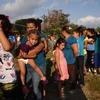 Người di cư di chuyển tới khu vực biên giới Mexico-Mỹ. (Ảnh: AFP/TTXVN)