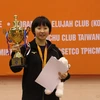 Vận động viên Miku Izumo (Nhật Bản) đoạt cúp vô địch nội dung đơn nữ. (Ảnh: Xuân Dự/TTXVN)