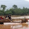 Người dân Lào được sơ tán ra ngoài khu vực bị ảnh hưởng sau sự cố vỡ đập thủy điện. (Ảnh: Phạm Kiên/Vietnam+)