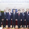 Phó Thủ tướng, Bộ Trưởng Bộ Ngoại giao Phạm Bình Minh với các đại biểu dự Hội nghị Ngoại giao lần thứ 30. (Ảnh: Lâm Khánh/TTXVN)