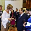 Thủ tướng Nguyễn Xuân Phúc và Phu nhân với các đại biểu. (Ảnh: Thống Nhất/TTXVN)