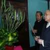 Hình ảnh Thủ tướng Nguyễn Xuân Phúc dâng hương tưởng niệm Chủ tịch Hồ Chí Minh hồi tháng 2/2018. (Ảnh: TTXVN)