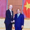 Thủ tướng Nguyễn Xuân Phúc tiếp Phó Chủ tịch về Chính sách công tại khu vực châu Á-Thái Bình Dương của Facebook, ông Simon Milner. (Ảnh: Thống Nhất/TTXVN)