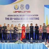 Các đại biểu chụp ảnh chung sau lễ ký Tuyên bố chung Hội nghị ASSA 35. (Ảnh: TTXVN)