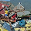Nhiều ngôi nhà bị đổ sập sau trận động đất và sóng thần tại Palu, tỉnh Trung Sulawesi, Indonesia. (Ảnh: AFP/TTXVN)