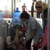 Cán bộ, y bác sỹ Bệnh viện Đa khoa huyện Mèo Vạc chăm sóc các bệnh nhân nghi ngộ độc thực phẩm. (Ảnh: Hải Đăng/TTXVN)