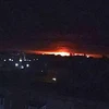 Khói lửa bốc lên ngùn ngụt tại hiện trường vụ nổ kho vũ khí của quân đội Ukraine ở Ichnya, cách thủ đô Kiev 176km về phía đông ngày 9/10/2018. (Ảnh: Antikoura/ TTXVN)