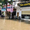 Nhiều cửa hàng trên đường Lý Tự Trọng, quận Ninh Kiều bị ngập sâu. (Ảnh: Thanh Sang/TTXVN)