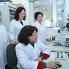 Tập thể các nhà khoa học đoạt giải thưởng Kovalevskaia năm 2016 với 'Cụm công trình nghiên cứu cơ bản định hướng ứng dụng về khoa học và công nghệ nano.' (Ảnh: Phương Hoa/TTXVN)