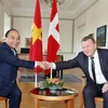 Thủ tướng Nguyễn Xuân Phúc và Thủ tướng Đan Mạch Lars Løkke Rasmussen chụp ảnh chung trước khi hội đàm. (Ảnh: Thống Nhất/TTXVN)