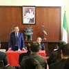 Phó Thủ tướng Thường trực Trương Hòa Bình nói chuyện với cán bộ, nhân viên Đại sứ quán, đại diện cộng đồng Việt Nam tại Italy. (Ảnh: Quang Thanh/TTXVN)