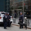 Cảnh sát Mỹ phong tỏa khu vực quanh tòa nhà Time Warner ở New York sau khi phát hiện gói bưu kiện có chứa chất nổ ngày 24/10. (Ảnh: AFP/TTXVN)