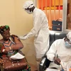 Tiêm vắcxin VSV-ZEBOV phòng Ebola. (Nguồn: AFP/TTXVN)