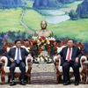 Tổng Bí thư, Chủ tịch nước Lào Bounnhang Vorachith tiếp ông Trần Cẩm Tú tại Văn phòng Trung ương Đảng Nhân dân Cách mạng Lào. (Ảnh: Phạm Kiên/Vietnam+)