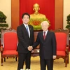 Tổng Bí thư, Chủ tịch nước Nguyễn Phú Trọng tiếp Đặc phái viên của Thủ tướng Nhật Bản. (Ảnh: Trí Dũng/TTXVN)