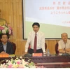 Phó Chủ tịch Ủy ban Nhân dân tỉnh Hà Nam Trương Quốc Huy giới thiệu môi trường đầu tư của Hà Nam. (Ảnh: Nguyễn Thị Chinh/TTXVN)
