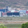 Quang cảnh khu công nghiệp chung Kaesong nhìn từ Paju, Hàn Quốc. (Ảnh: AFP/TTXVN)