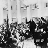 Ngay trong đêm 7/11/1917, Đại hội các Xô Viết được triệu tập, thành lập Chính quyền Xô Viết do V.I.Lenin đứng đầu. (Ảnh: Tư liệu TTXVN)