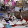 Gian hàng trưng bày sản phẩm nón Làng Chuông tại hội chợ. (Ảnh: Vũ Sinh/TTXVN)
