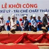 Các đại biểu thực hiện nghi thức khởi công Nhà máy xử lý-tái chế chất thải rắn Tasco Củ Chi. (Ảnh: Xuân Dự/TTXVN)