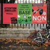 Các tấm ápphích về 3 vấn đề trưng cầu dân ý ở Thụy Sĩ. (Nguồn: Phys.org)