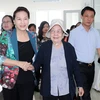 Chủ tịch Quốc hội Nguyễn Thị Kim Ngân với các cử tri phường An Phú. (Ảnh: Trọng Đức/TTXVN)