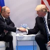 Tổng thống Mỹ Donald Trump (phải) và Tổng thống Nga Vladimir Putin. (Ảnh: AFP/TTXVN)