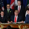 Tổng thống Mexico Enrique Pena Nieto, Tổng thống Mỹ Donald Trump và Thủ tướng Canada Justin Trudeau tại lễ ký Hiệp định USMCA ở thủ đô Buenos Aires (Argentina) ngày 30/11/2018. (Ảnh: AFP/TTXVN)