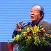 Nhà thơ Hữu Thỉnh, Chủ tịch Hội nhà văn Việt Nam phát biểu tham luận tại hội thảo. (Ảnh: Thanh Tùng/TTXVN)
