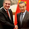 Bộ trưởng Ngoại giao Pakistan Shah Mahmood Qureshi và Bộ trưởng Ngoại giao Trung Quốc Vương Nghị. (Nguồn: Dawn)