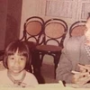 Phó Tổng giám đốc TTXVN Đỗ Phượng và cô bé Chey Beaupha những ngày đầu giải phóng (1979).