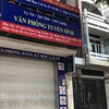 Văn phòng tuyển sinh của Trường đào tạo và thi sát hạch lái xe số 263A Phan Chu Trinh, thành phố Buôn Ma Thuột đã đóng cửa, số điện thoại không liên lạc được. (Ảnh: Phạm Cường/TTXVN)