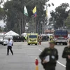 Lực lượng an ninh và nhân viên cứu hỏa làm nhiệm vụ tại hiện trường vụ đánh bom xe ở Bogota, Colombia, ngày 17/1/2019. (Ảnh: THX/TTXVN)
