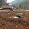 Cả khu đồi bị đào bới tan hoang để khai thác khoáng sản trái phép tại thôn Tân Tiến, xã Lương Thiện, huyện Sơn Dương, tỉnh Tuyên Quang. (Ảnh: Văn Tý/TTXVN)