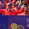 Tổng thống Venezuela Nicolas Maduro (giữa) phát biểu trước những người ủng hộ. (Ảnh: AFP/TTXVN)
