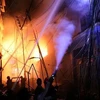 Hiện trường vụ hỏa hoạn tại Dhaka, Bangladesh, ngày 21/2. (Ảnh: Reuters/NDTV/TTXVN)