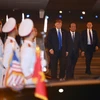 Bộ trưởng Chủ nhiệm Văn phòng Chính phủ Mai Tiến Dũng đón Tổng thống Mỹ Donald Trump tại sân bay Nội Bài (Ảnh: Vietnam+)