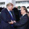 Thủ tướng Nguyễn Xuân Phúc đón Tổng thống Hoa Kỳ Donald Trump. (Ảnh: Thống Nhất/TTXVN)